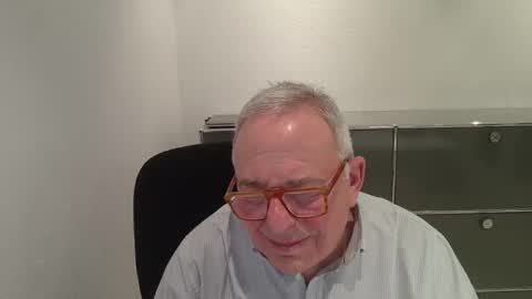 Snapshot of martin_1947 chatting on December 14, 6:01 pm martin_1947 online show from December 14, 6:01 pm