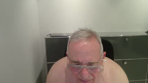 Snapshot of martin_1947 chatting on June 26, 10:14 pm martin_1947 online show from June 26, 10:14 pm