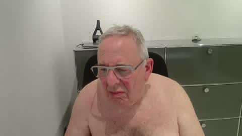 Snapshot of martin_1947 chatting on July 3, 11:11 pm martin_1947 online show from July 3, 11:11 pm