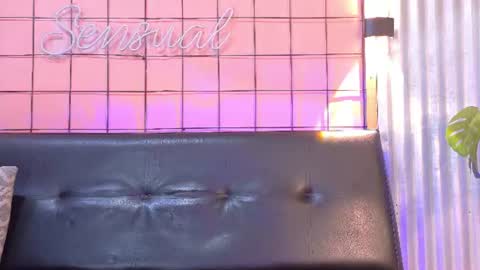 Snapshot of martin_killer chatting on June 13, 1:25 am Martin online show from June 13, 1:25 am