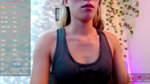 Snapshot of martina5_ chatting on December 2, 10:56 pm Martina online show from December 2, 10:56 pm