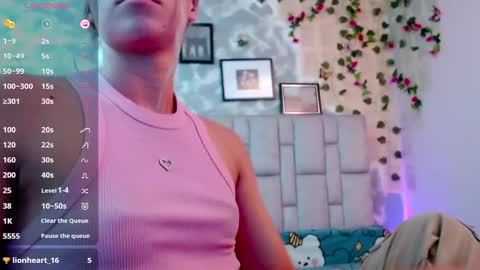 Snapshot of martina5_ chatting on December 17, 1:18 am Martina online show from December 17, 1:18 am