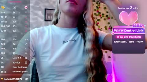 Snapshot of martina5_ chatting on December 18, 11:51 pm Martina online show from December 18, 11:51 pm