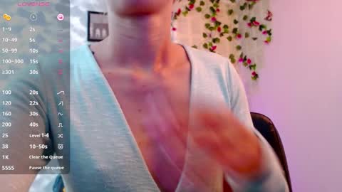 Snapshot of martina5_ chatting on December 19, 10:00 pm Martina online show from December 19, 10:00 pm