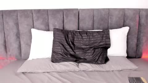 Laura online show from January 20, 8:29 pm