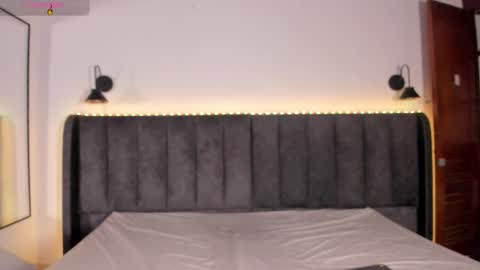 Laura online show from February 28, 7:37 pm