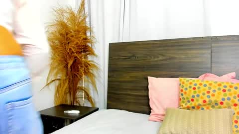 martina mIIler online show from February 5, 12:49 pm