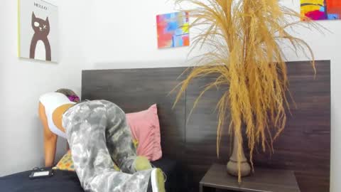 martina mIIler online show from February 22, 12:40 pm