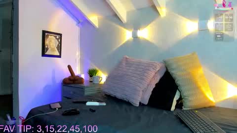 martina mIIler online show from February 4, 12:22 pm