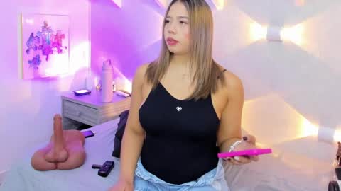 martina mIIler online show from April 28, 11:59 am