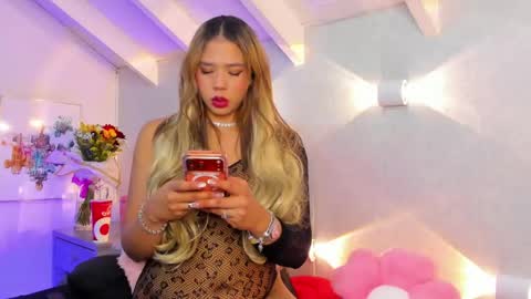 Snapshot of martina_miiller chatting on June 5, 8:14 pm martina mIIler online show from June 5, 8:14 pm