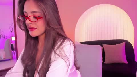 Nina online show from June 3, 8:14 pm