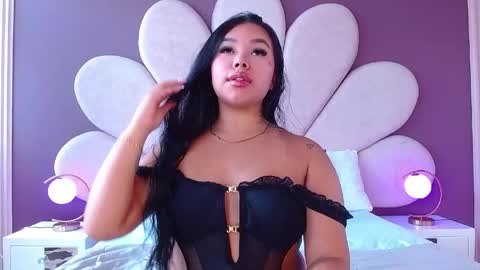 Snapshot of martinagarcia__ chatting on May 6, 7:19 pm Martina Garcia online show from May 6, 7:19 pm