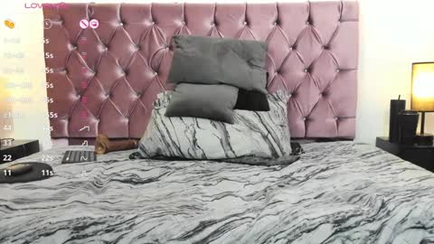 Snapshot of martinamadisson chatting on December 26, 11:35 pm Martina online show from December 26, 11:35 pm