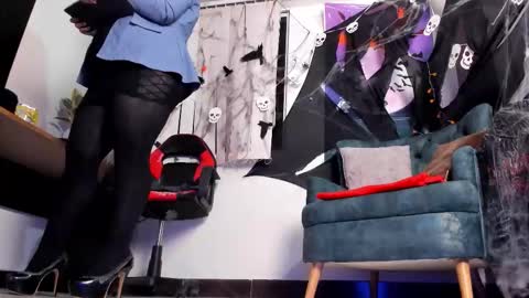 Snapshot of martinasoto chatting on October 25, 3:36 am martinasoto online show from October 25, 3:36 am