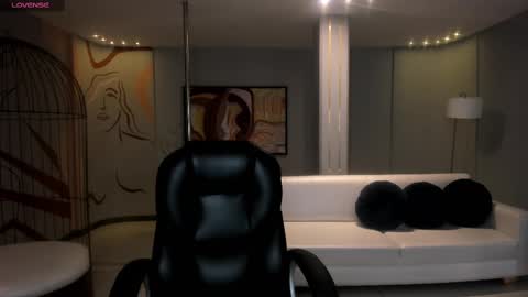 Snapshot of martinnabonnet chatting on February 10, 10:09 am Martinna Bonnet online show from February 10, 10:09 am