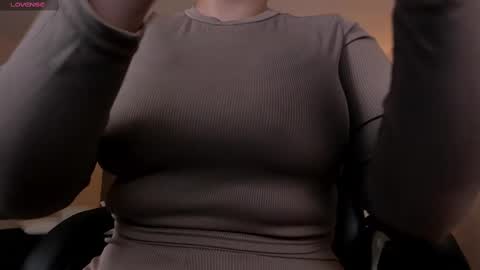 Snapshot of martinnabonnet chatting on February 18, 11:00 am Martinna Bonnet online show from February 18, 11:00 am