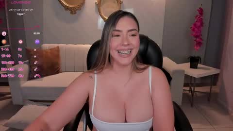 Snapshot of martinnabonnet chatting on February 27, 1:38 pm Martinna Bonnet online show from February 27, 1:38 pm