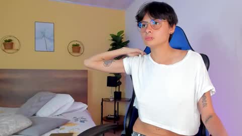 Snapshot of martinnagreco chatting on November 16, 8:58 pm Martina and Anastasia online show from November 16, 8:58 pm