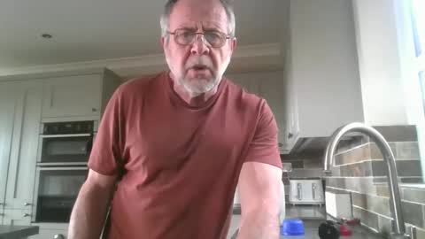 Snapshot of martinrgbxxxx chatting on May 13, 8:23 am martinrgbxxxx online show from May 13, 8:23 am