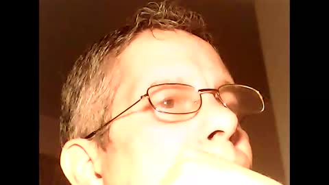 Snapshot of martylv702 chatting on May 6, 3:24 am marty online show from May 6, 3:24 am