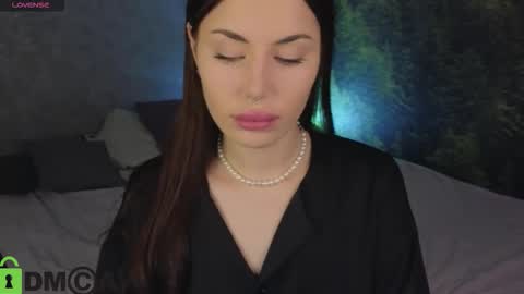 Mary  GMT 3 Mon Tue Wed Thu Fri 0300am - 0900am online show from December 15, 1:10 am