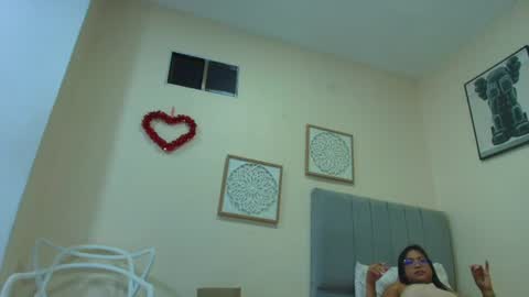 Snapshot of mary_cute9 chatting on July 6, 12:02 pm mary_cute9 online show from July 6, 12:02 pm