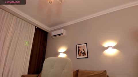 Mary online show from December 15, 5:42 pm