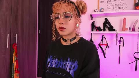 Snapshot of mary_jane_lovers chatting on February 11, 11:01 pm Mary Jane online show from February 11, 11:01 pm