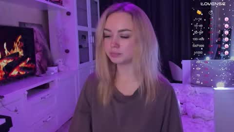 Mary online show from October 13, 8:42 pm