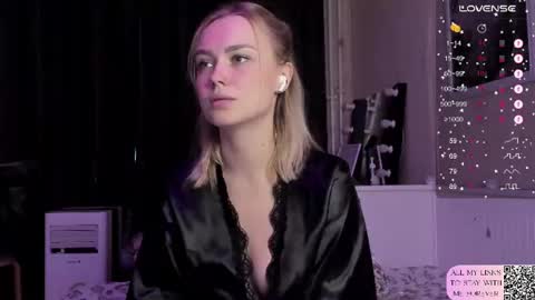 Snapshot of mary_romance chatting on June 27, 11:54 pm Mary online show from June 27, 11:54 pm