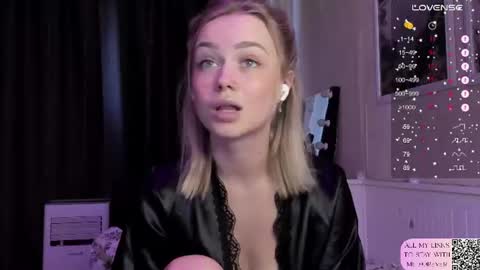 Snapshot of mary_romance chatting on July 5, 2:35 pm Mary online show from July 5, 2:35 pm