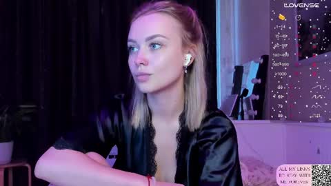 Snapshot of mary_romance chatting on July 12, 3:58 pm Mary online show from July 12, 3:58 pm