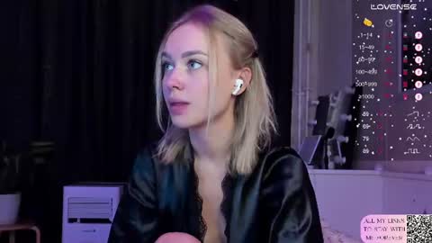 Snapshot of mary_romance chatting on July 23, 9:02 pm Mary online show from July 23, 9:02 pm