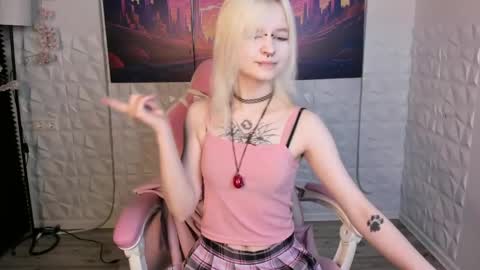 Snapshot of mary_wester chatting on June 7, 7:23 am Mary online show from June 7, 7:23 am