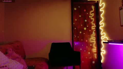 Snapshot of maryberry__ chatting on August 6, 1:40 am online show from August 6, 1:40 am