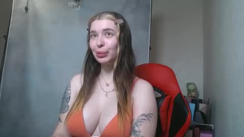 Snapshot of maryh0tlove chatting on June 10, 12:04 pm maryh0tlove online show from June 10, 12:04 pm