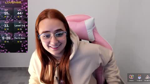 Snapshot of maryluna95 chatting on December 14, 7:29 am Dulce Maria online show from December 14, 7:29 am