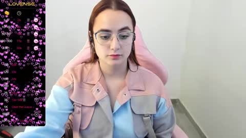 Snapshot of maryluna95 chatting on February 17, 10:58 pm Dulce Maria online show from February 17, 10:58 pm