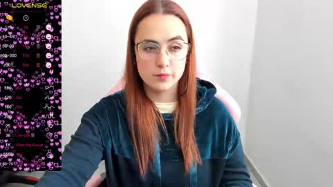 Snapshot of maryluna95 chatting on February 25, 7:03 pm Dulce Maria online show from February 25, 7:03 pm