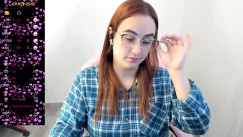 Snapshot of maryluna95 chatting on March 4, 11:00 pm Dulce Maria online show from March 4, 11:00 pm