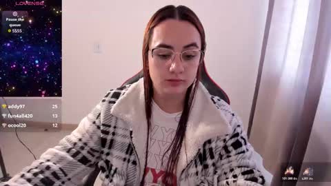 Snapshot of maryluna95 chatting on November 12, 5:57 pm Dulce Maria online show from November 12, 5:57 pm