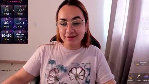 Snapshot of maryluna95 chatting on December 5, 7:10 pm Dulce Maria online show from December 5, 7:10 pm