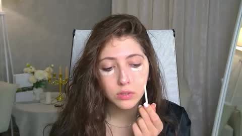 Mary Miller online show from November 28, 9:23 am