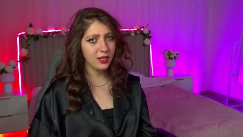 Mary Miller online show from November 29, 12:52 pm