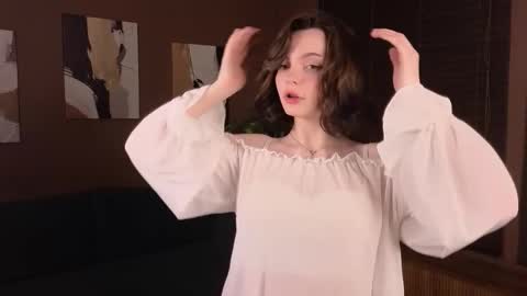 Snapshot of marymoreau chatting on November 12, 1:17 am Mary online show from November 12, 1:17 am