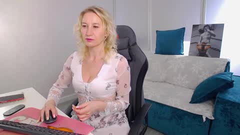 Mary online show from April 5, 1:41 pm