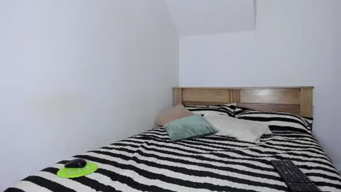 Snapshot of marywhitee__ chatting on July 16, 9:32 pm Mary online show from July 16, 9:32 pm
