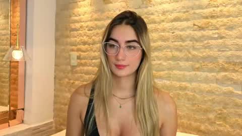 Snapshot of maryy_campbell chatting on May 21, 11:28 am maryy campbell online show from May 21, 11:28 am