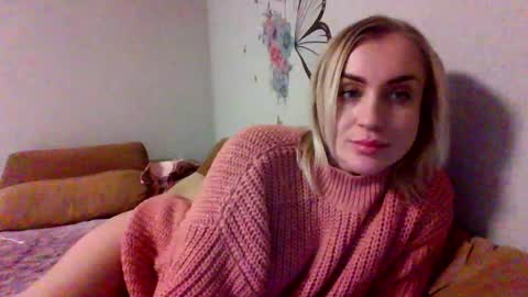 Snapshot of maryyemm chatting on January 3, 9:47 pm maryyemm online show from January 3, 9:47 pm